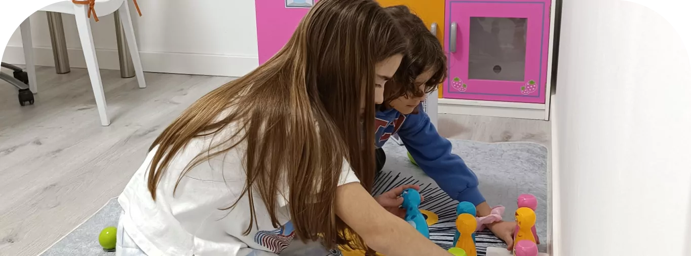 centro-adamuz-ninos-jugando